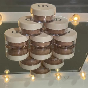 Dior puder  - Dior smink 💄  Oöppnade tester från kicks  ( fick de när jag jobbade där ☺️) 