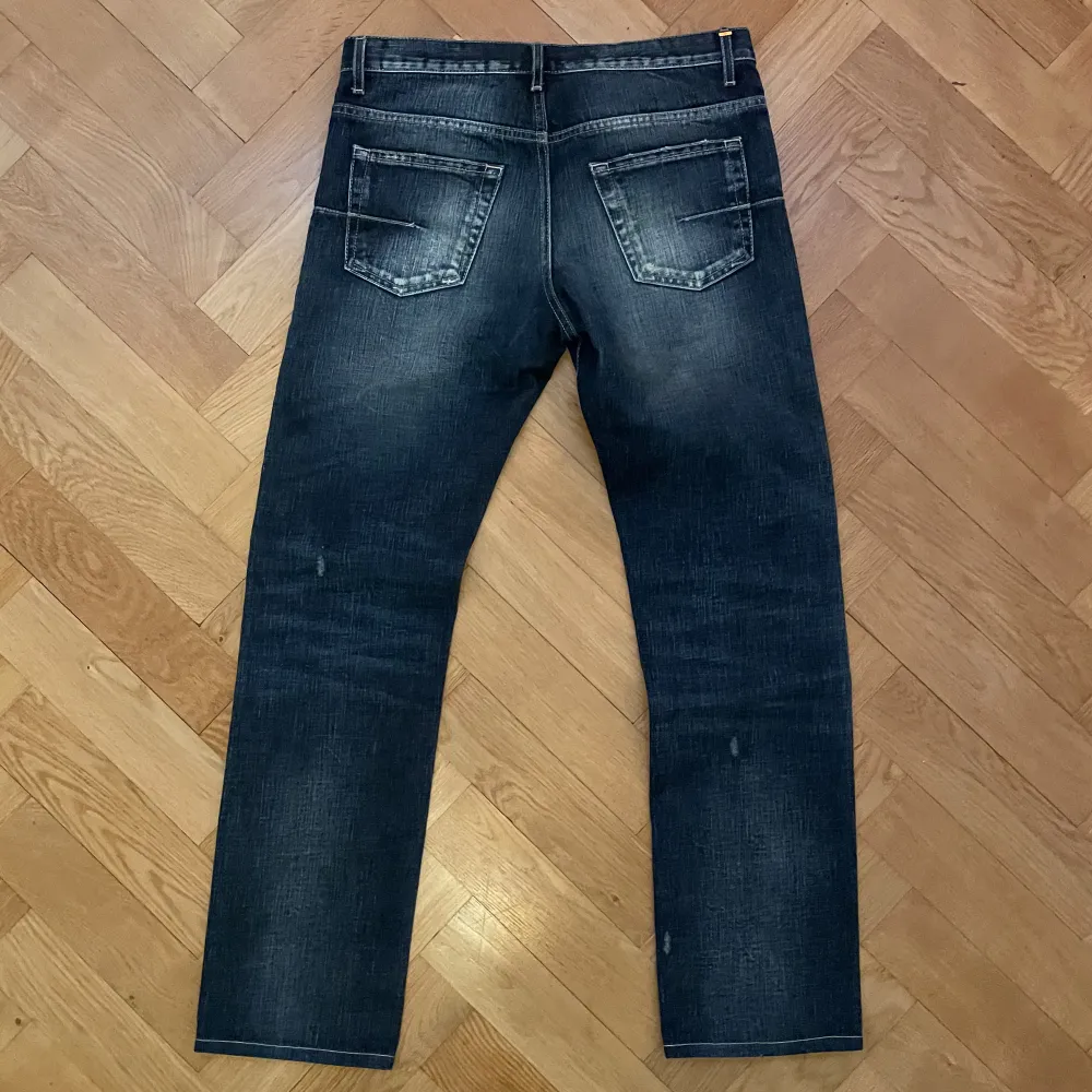 (ÄKTA) Dior Homme straight legged jeans, inga skador/fläckar.  Storlek 31/32, kan skicka mått om det behövs😁. Jeans & Byxor.
