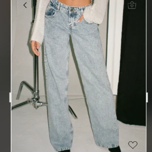 Motel rocks jeans - Säljer de här super trendiga (av en anledning) motel rocks low rise parallel jeansen då de var för korta för mig som är 178cm! Helt oanvända med lapp kvar men det var alldeles för krångligt att returnera de pga förseningar och extra avgifter💕 