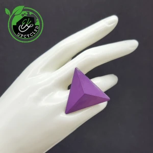 Handgjorda ringar  - Unik upcycled handgjorda ringar♡ Material: Rostfritt stål och plast. Stommen är ca 17 mm i diameter, men kan göras mindre eller större, efter behov.PRIS 60kr