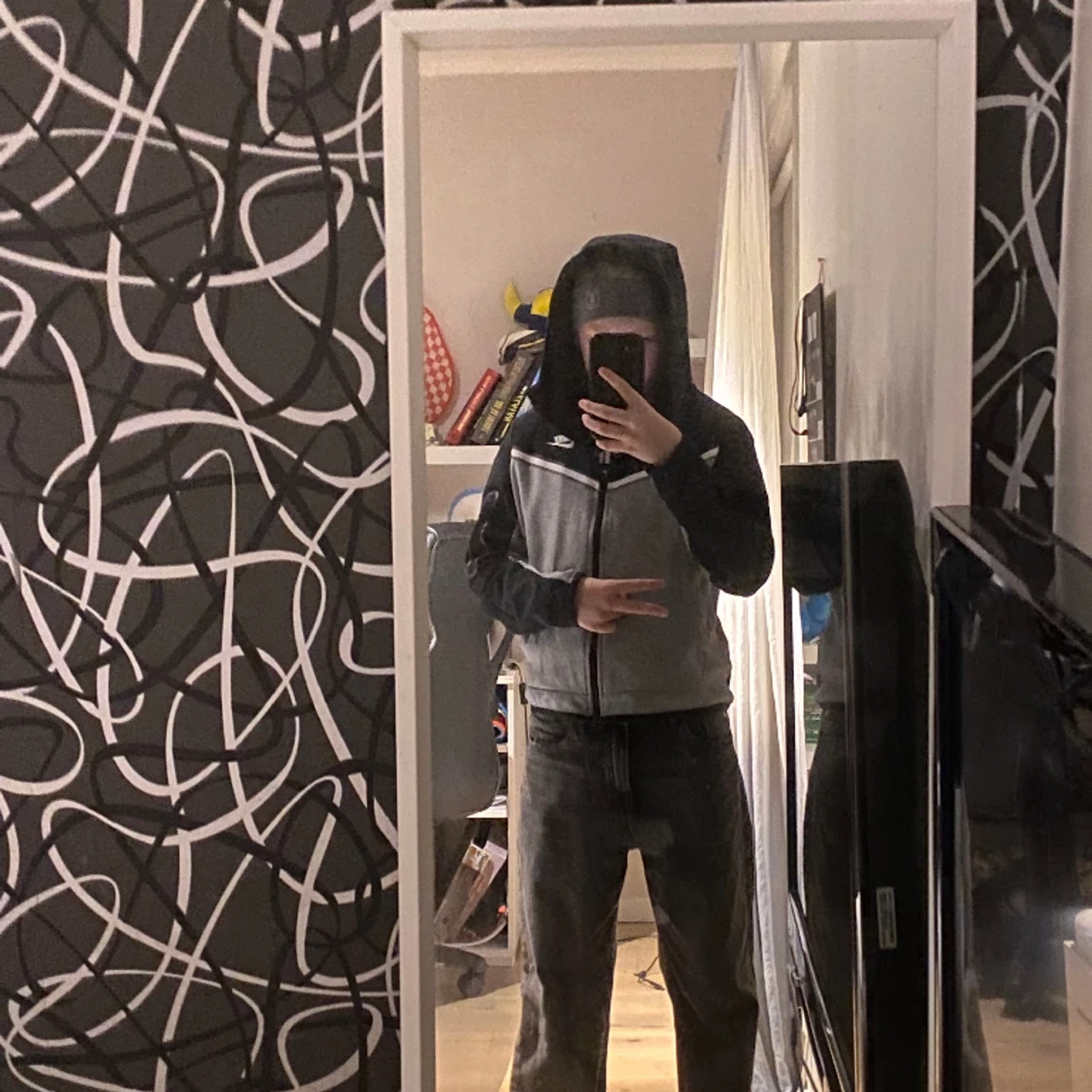 Snygg gråsvart niketech L i barn storlek - 91