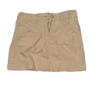 Cargo kjol  - Beige cargo kjol i bra skick 