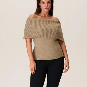 Topp från adoore!! - Super unik topp ifrån adoore!! (Använd va 2 gånger o inga defekter)!!!