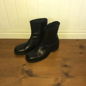 Boots - Boots från our legacy i fint skick, nypris 5200.