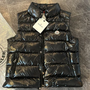 NY Moncler dunväst  - I absolut nyskick!