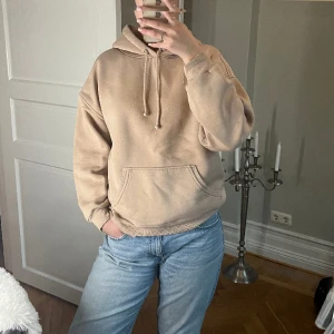 Hoodie Bik Bok - Oversized beige hoodie från Bik Bok🫶🏻Använd men i fint skick!