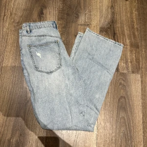 High rise loose straight - Helt nya jeans från vero moda.