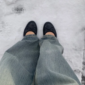 Ballerinaskor - Supersöta ballerina skor i läder från clark, säljer då dom tyvärr är för små💕 Perfekta nu till våren!