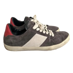 Zadig & Voltaire skor  - Tja! Kör intressekoll på ett par Zadig skor. Extremt feta och ganska svåra att få tag på! Prisförslag endast :) skick 7/10