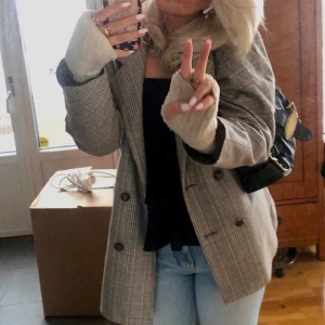 Jacka/kavaj - Supersnygg jacka i storlek: S🩷 för fler frågor så är det bara att skriva🩷 obs! Köparen står alltid för frakt🩷