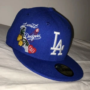 LA KEPS💯😍 - LA keps knappt använda köpte den nån vecka sen 💯