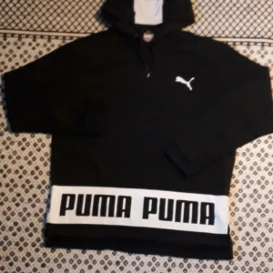Puma Hoodie - Stilren loosefit hoodie  (har 2 styckna)