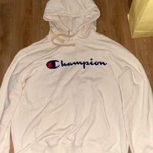 Champion hoodie oanvänd som ny vid intresse skicka meddelande 