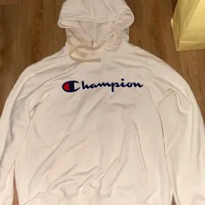 Champion hoodie oanvänd som ny vid intresse skicka meddelande 