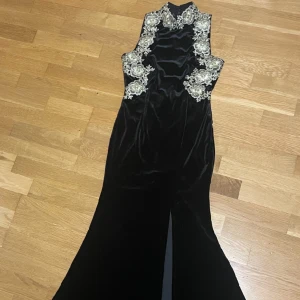 Festkläning - Storlek: S  Köptes för 999kr Används 2 gånger 