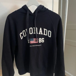 Hoodie - Måttligt använd, fint skick. 