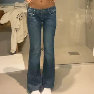 Bootcut jeans! - Jätte fina bootcut jeans jätte low Waits!🫶 helt nya jeans! Har inga skador. Skriv om prisförslag! Skriv om du har någon fråga!💕💕