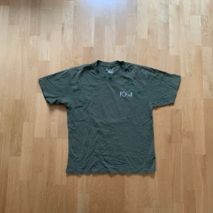 Grön Polar T-Shirt  - Grön Polar T-Shirt Storlek M Bra skick 