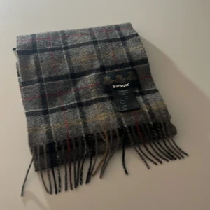 Barbour halsduk  - Fin Barbour halsduk använd fåtal gånger 