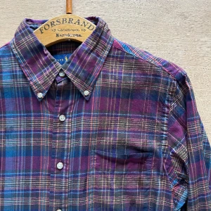 Ralph Lauren-skjorta i rutigt! - En pangsnygg Ralph Lauren-skjorta som tillhört min partner och som jag nu hjälper till att sälja. Superfin och i toppenskick - RRP 1500. 