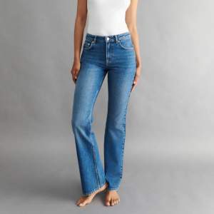 Jeans från Gina tricot ”Full length flare jeans” i storlek 32 i bra skick!💓
