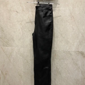 Fau skin byxor - Långa i längden. Passar mig som är 178. Original pris:499 kr