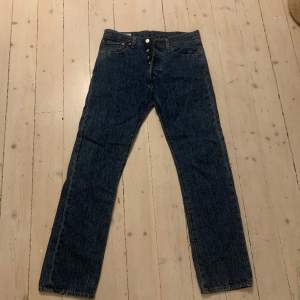 Sjyssta Levis jeans, bara använda en handfull gånger. Säljer då dom är för små.