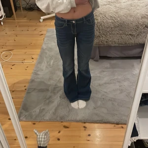 Jeans - Jättefina Jeans som bara är använda ett fåtal gånger.