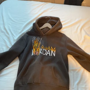Jordan x cactus jack - Tröjan är i bra skick. 