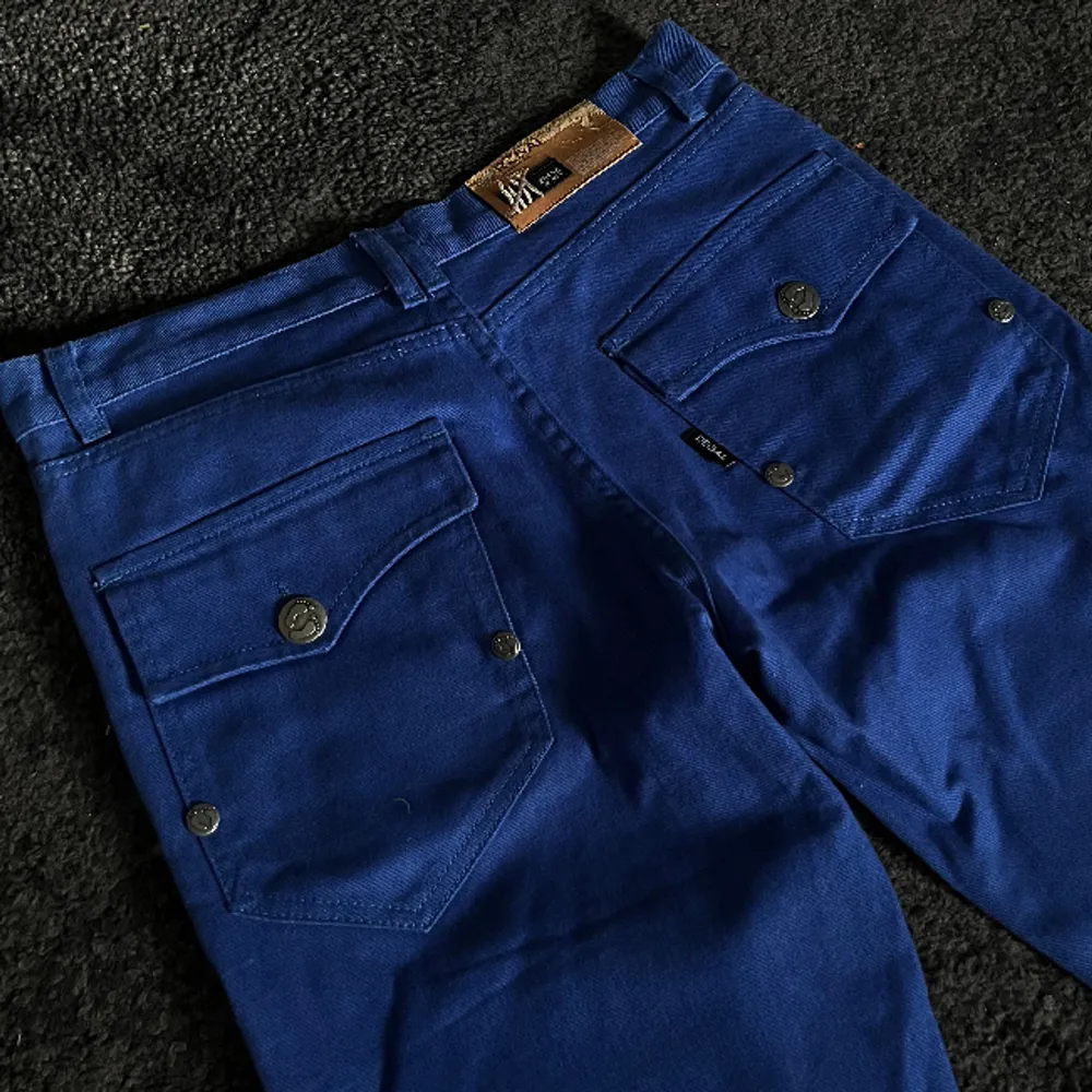 Random jeans jag gjorde till bootcut hemma. Om du vill sticka ut bär dessa!. Jeans & Byxor.