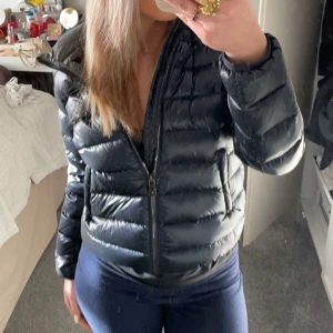 Colmar Jacka - Mörkblå Colmar Jacka som inte kommer till användning❤️ skriv privat för frågor eller prisförhandling!