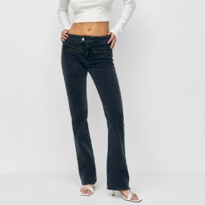 Low waist jeans  - Jätte fina gråa svarta jeans i storlek 36,från Pull and bear men köpta från Zalando 