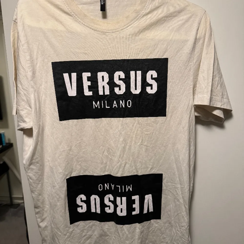 Versus Versace T shirt, kvitto finns. T-shirts.