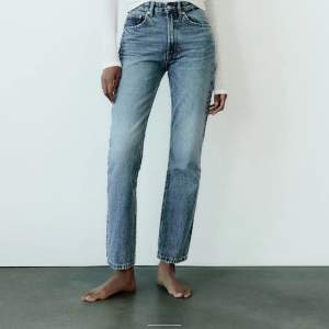 Oanvända zara jeans med prislapp på!!!! Storlek 32. Nypris 389. Säljs för 300. Pris går att diskuteras 