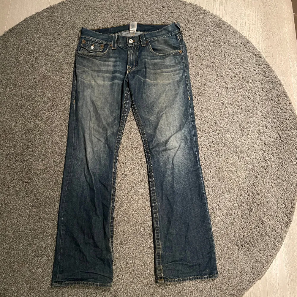 Riktigt fina true religon byxor som jag köpt av min kompis broder för 1600!. Jeans & Byxor.