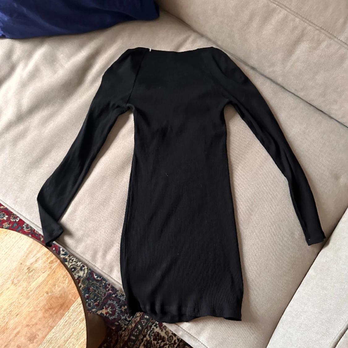 Tajt långärmad klänning - 90