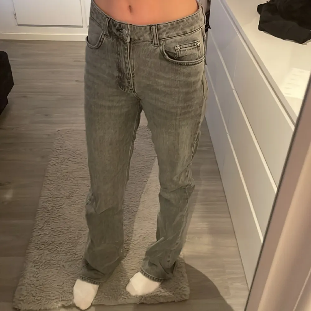 Från gina, sparsamt använda. Mid waist. Perfekt längd för mkg som är 165. . Jeans & Byxor.