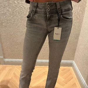 Pepe jeans - Straight Pepe Jeans i storlek W25/L30. Helt nya, nypris 700kr