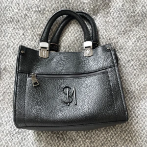 Handväska - Fina handväska men säljs då den inte används💕