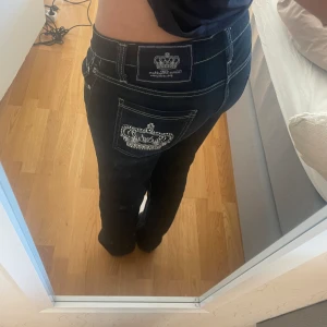 Victoria Beckham jeans - Jätte fint skick vet inte exakt storlek men de passar mig som e 169 lång och är s i midjan 💗
