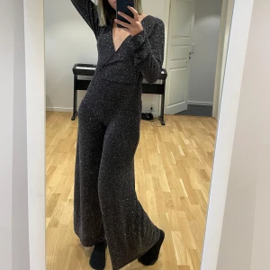 jumpsuit - Jag köpte den för 500kr och har aldrig använt den.  :)