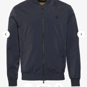 Morris bomberjacka - Säljer denna asfeta Morris bomberjackan Nypris 3000kr mitt pris 950 Skick 9/10