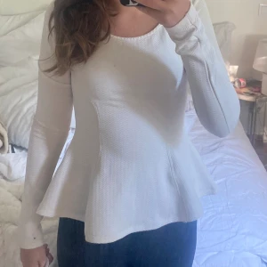 Långärmadtröja  - De är en rätt så tun långärmadtröja som nästan aldrig är använd i storlek S