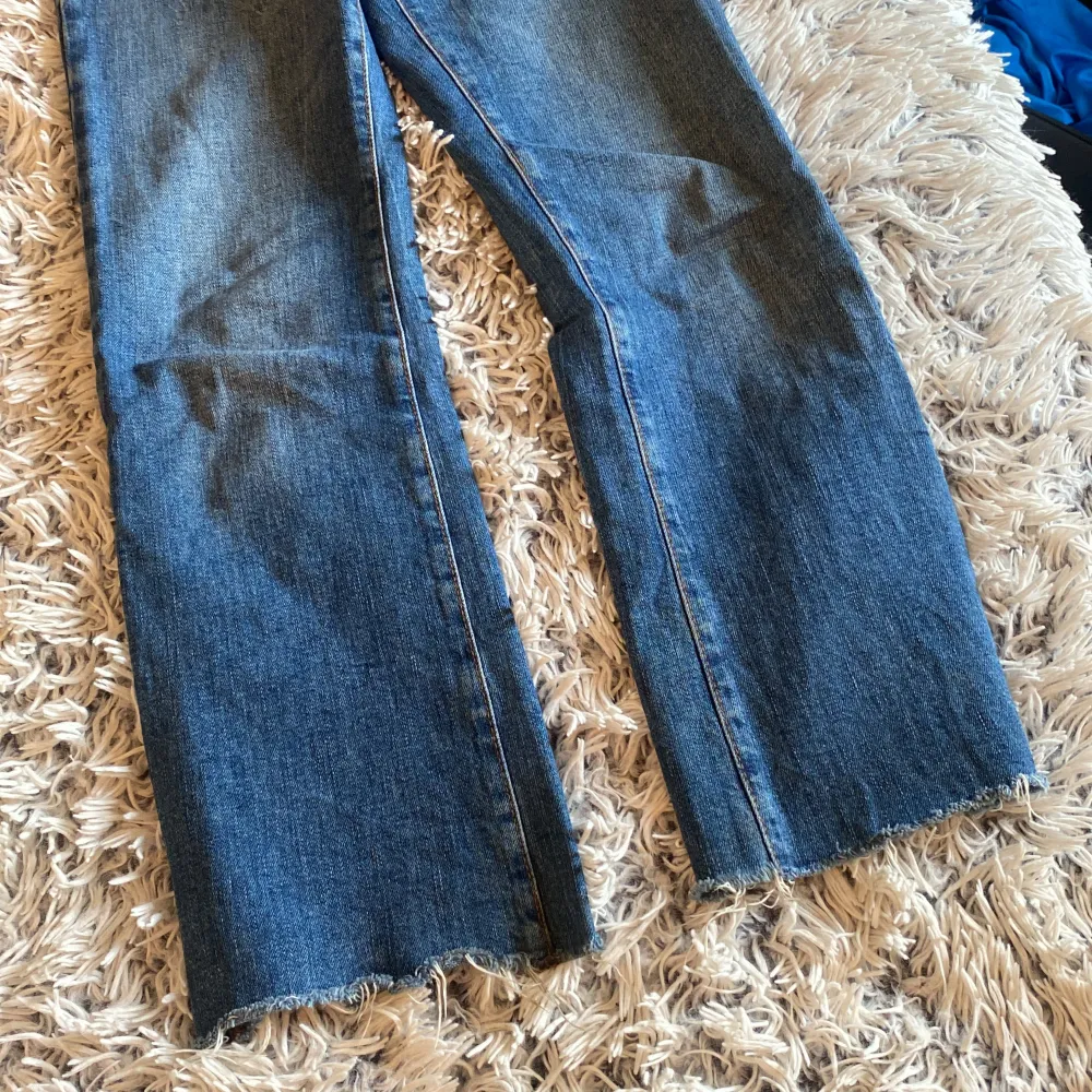 Jeans i modell straight. Jeans & Byxor.