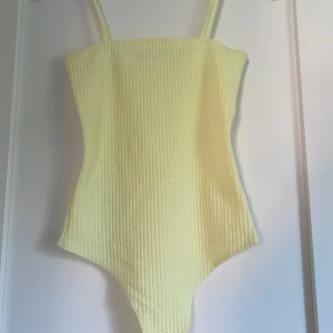 Body - Jättefint ljusgul nu till sommaren ☀️