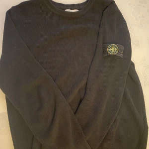 stone island winter jumper - Säljer min stonie, den e för stor för mig haft den på mig i nån månad, har taggen fortfarande också, priset kan diskuteras 