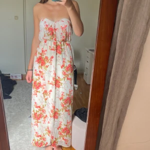 Lång klänning - Blommig klänning💕💕