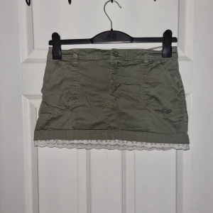 Kjol - Grön kjol från H&M i stl 170
