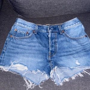 Oanvända Levis shorts  - Helt oanvända Levis shorts, passar tyvärr inte mig 🫶