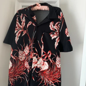 Riktig vintage Hawaii skjorta  - Gjord i Hawaii och köpt vintage.